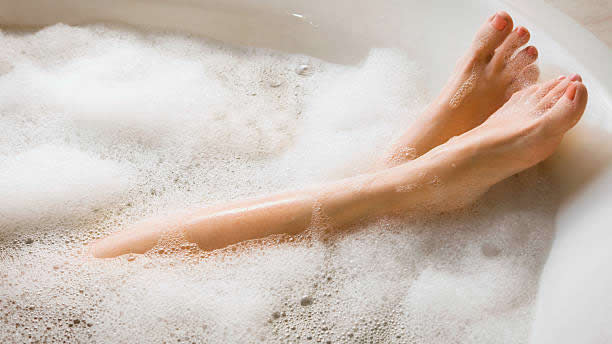 Prune Time in the Bath – Why Do Our Fingers Wrinkle in the Water ?